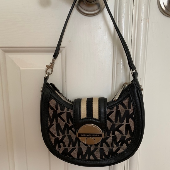 Michael Kors Small Hand Bag Purse Clutch Signature - Picture 1 of 4